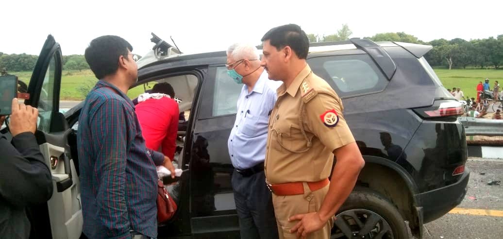 Fierce accident in Unnao, container and car collide on expressway, four died and two serious