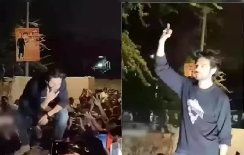 Bhool Bhulaiyaa 2 Actor Kartik aaryan stood on the car showered love to the fans see video here