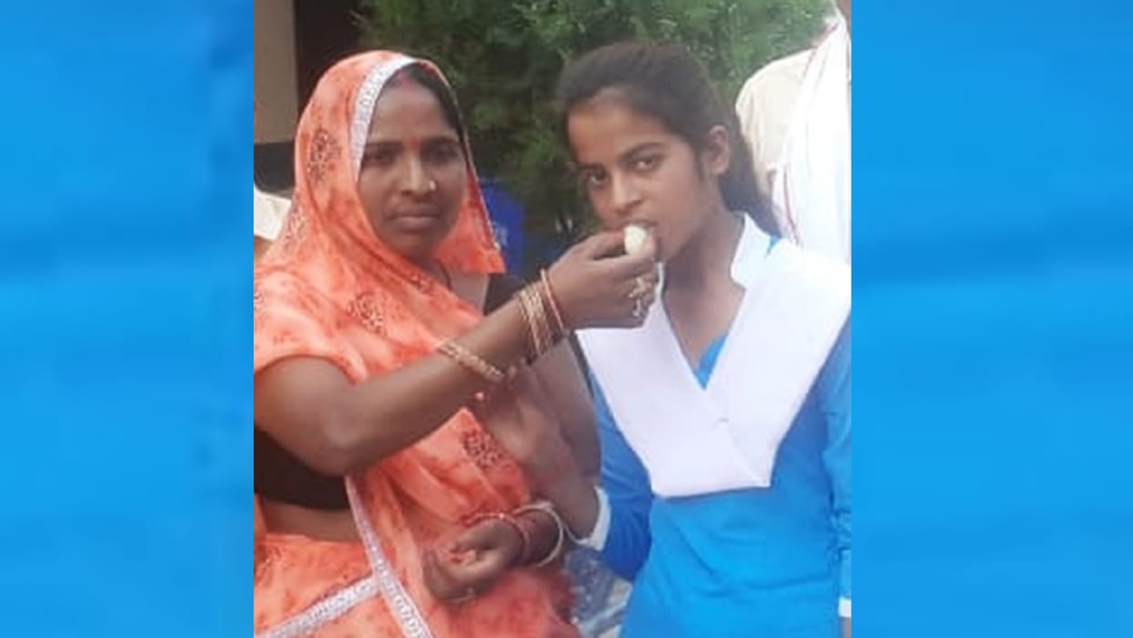 Kumkum Devi becomes topper of Balrampur district.
