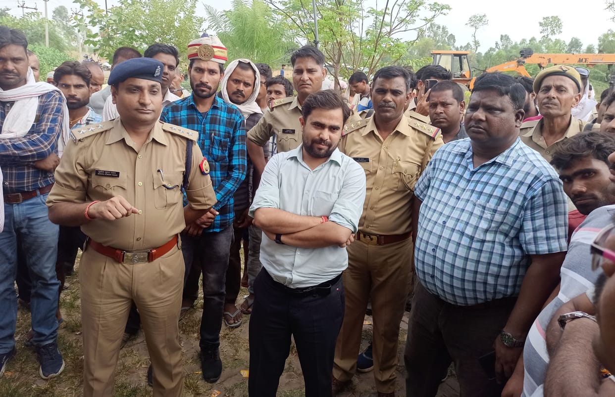 Farmers furious over power cut, cordon sub-centre