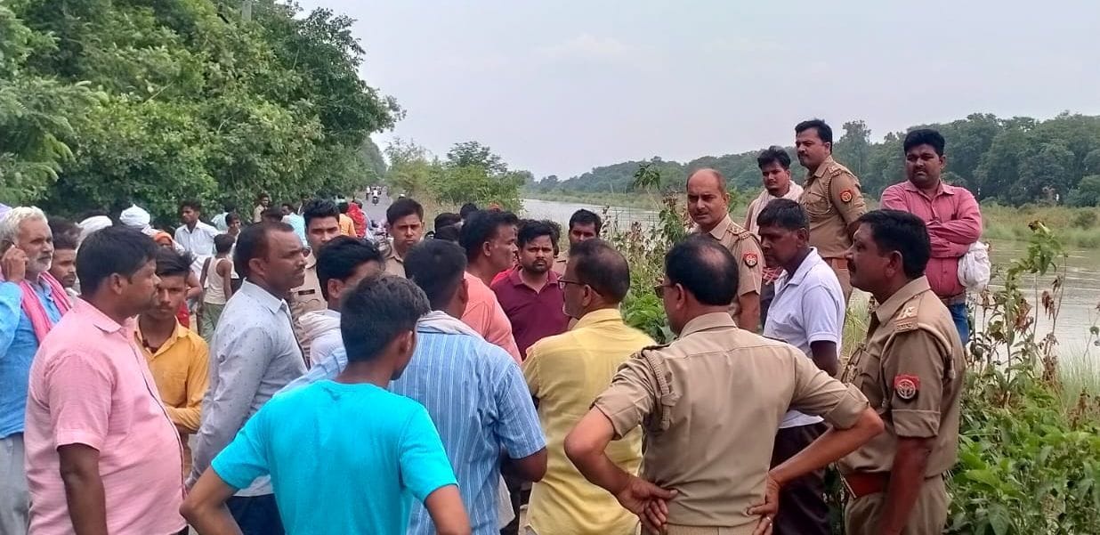 Hurt by the result, the student jumped in the canal