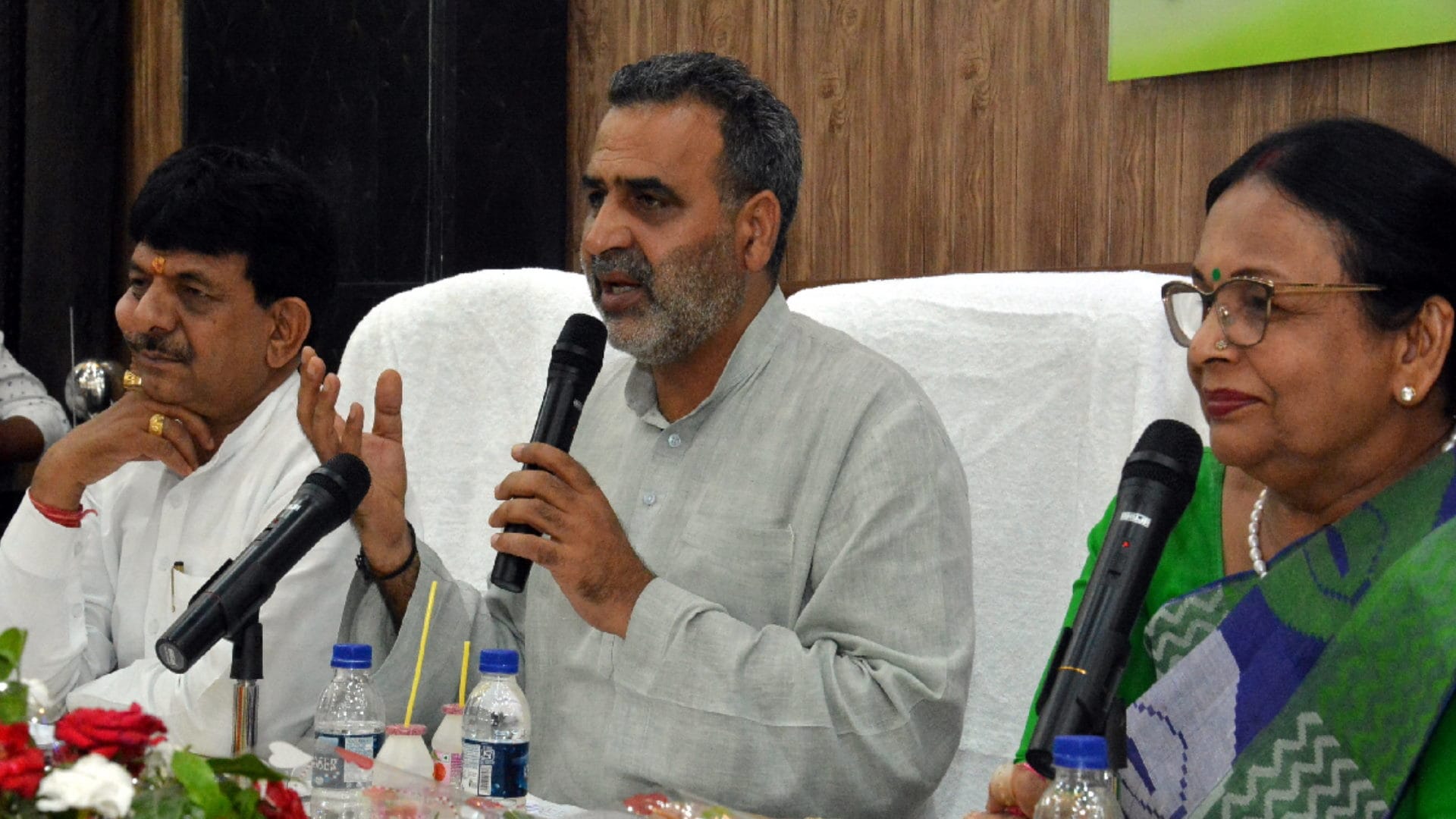 UP: dishonor of Rashtra geet in BJP leaders meeting in Muzaffarnagar