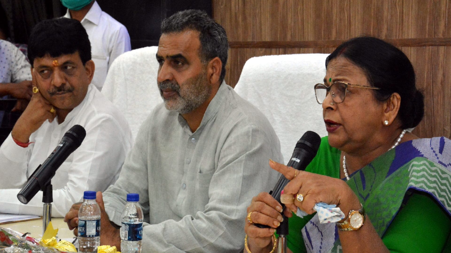 UP: dishonor of Rashtra geet in BJP leaders meeting in Muzaffarnagar