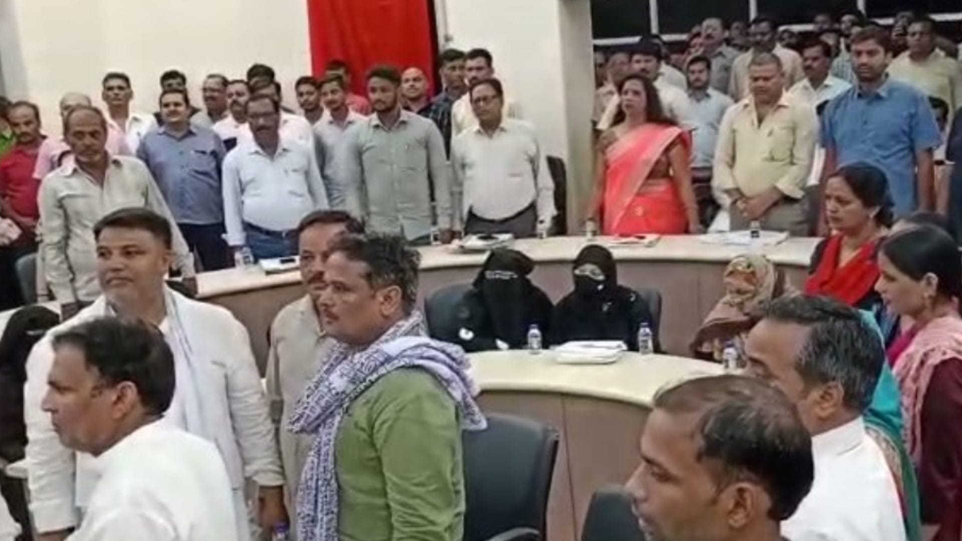 UP: dishonor of Rashtra geet in BJP leaders meeting in Muzaffarnagar