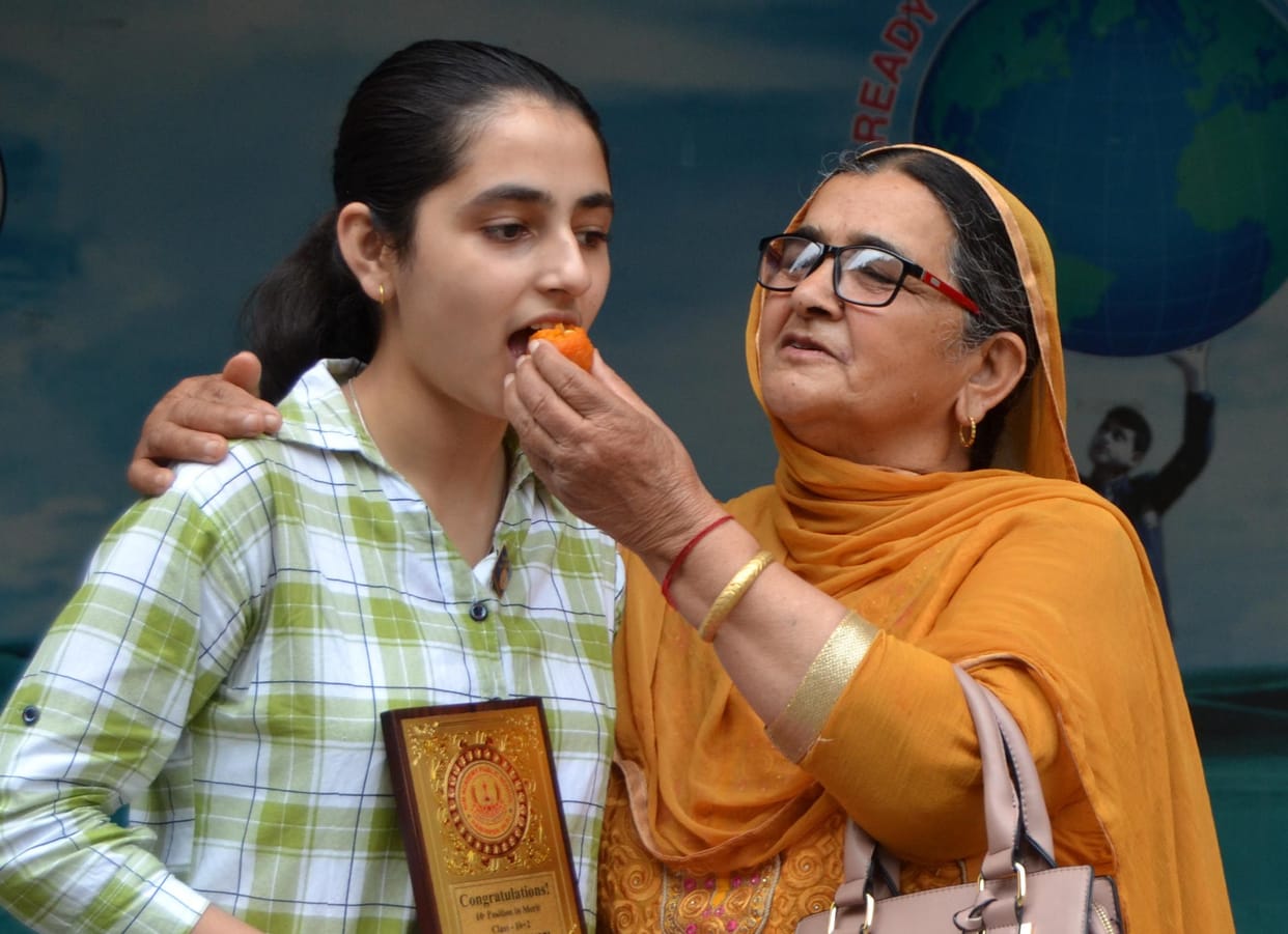 Hamirpur's highest fourteen student toppers in science