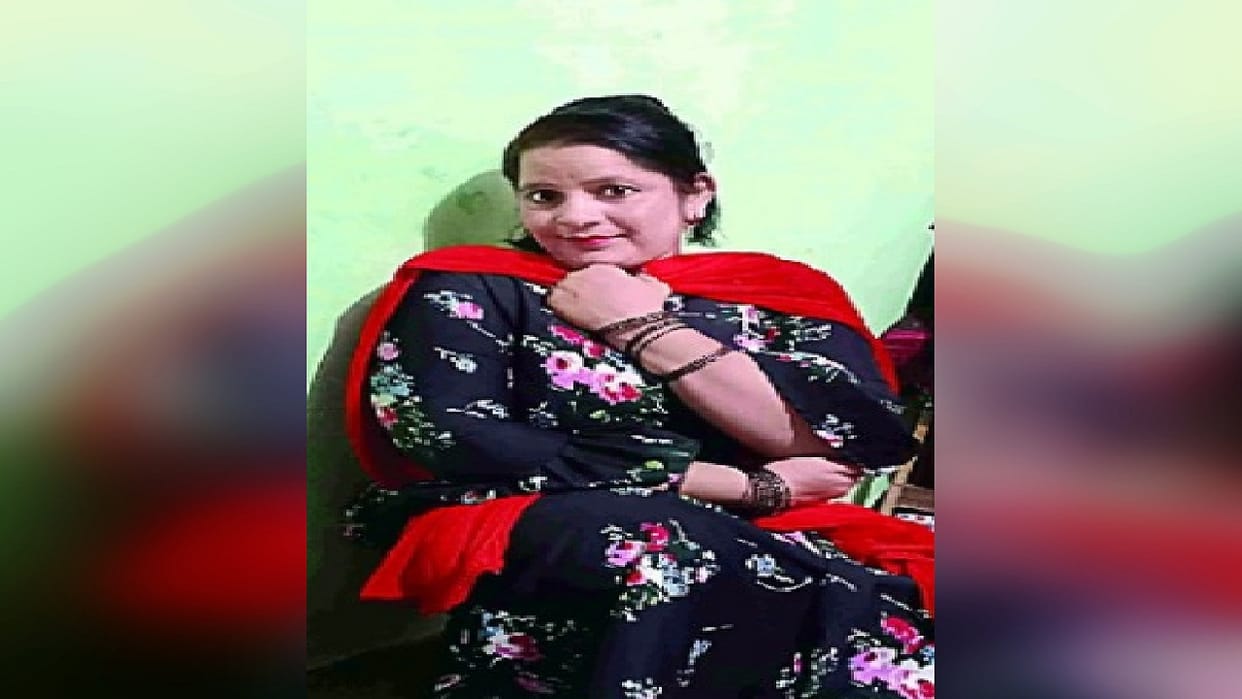 Delhi crime news a husband killed his wife by attacking with chapar in Delhi s Dayalpur area