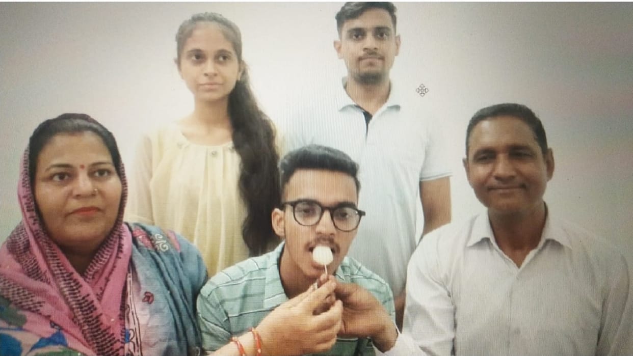 UP Board Result 2022 Devansh Kumar has topped 10th and Ajay Sharma has topped 12th in Muzaffarnagar