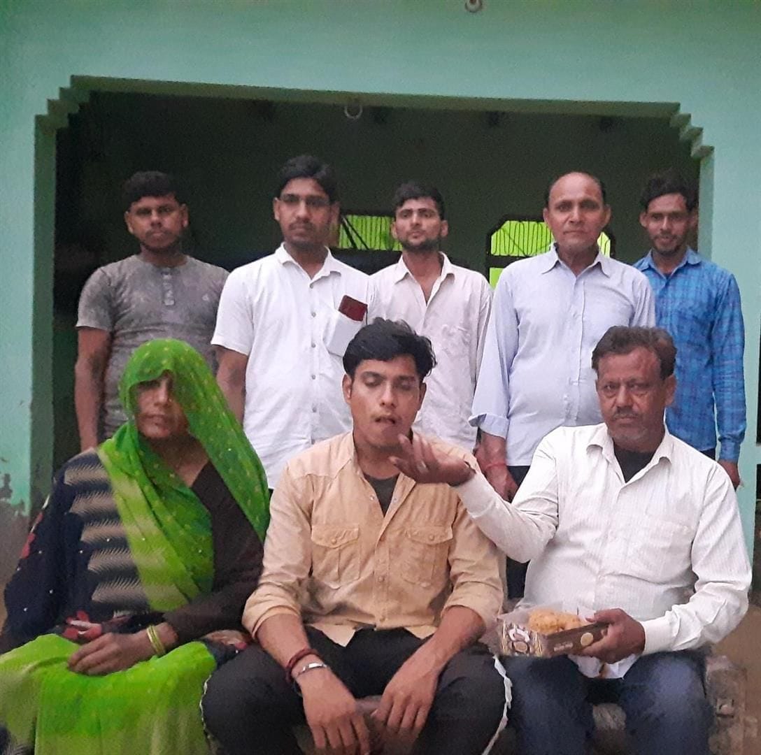 Hathras: Harendra in high school and Baldev number one in intermediate