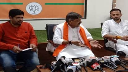 प्रेसवार्ता में अपनी बात रखते विजयवर्गीय