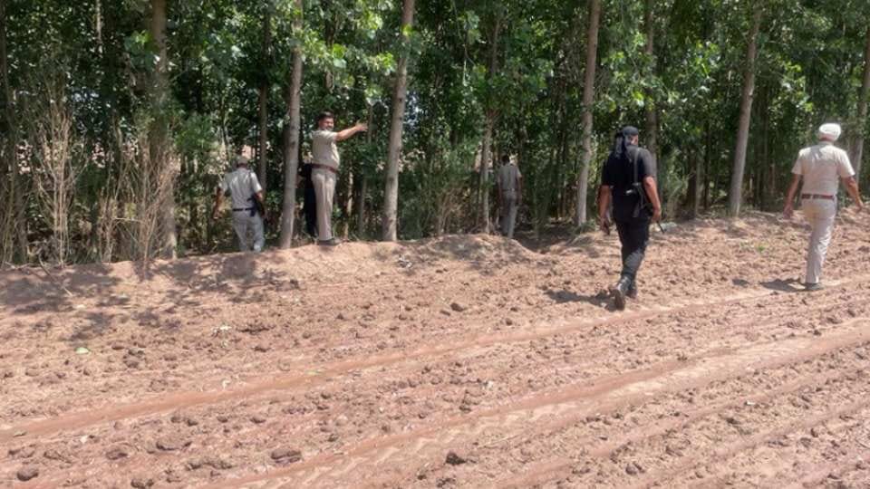 Four suspects seen in the village of Jammu adjacent to Pathankot
