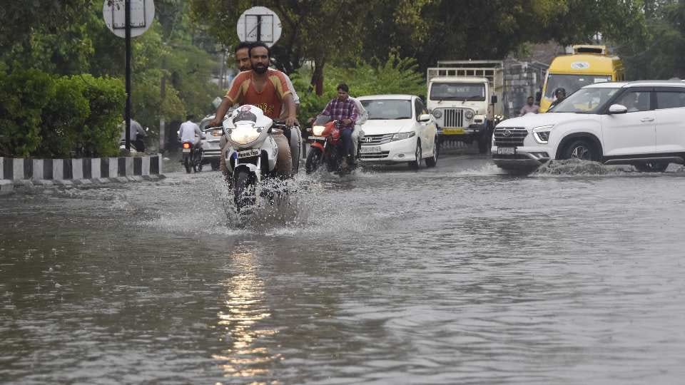Alert for heavy rain in 13 districts of Punjab on June 21