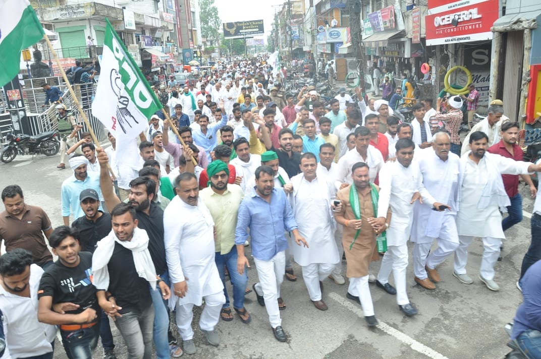 RLD's demonstration in the city, youth jammed in Khatauli
