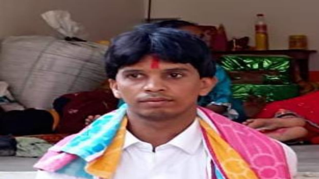 Dead body of young man found hanging from noose in siddharthnagar