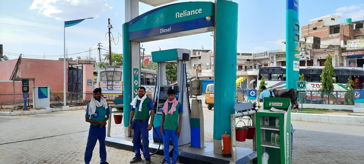 Supply decreased in private petrol pumps, oil is not available in the evening