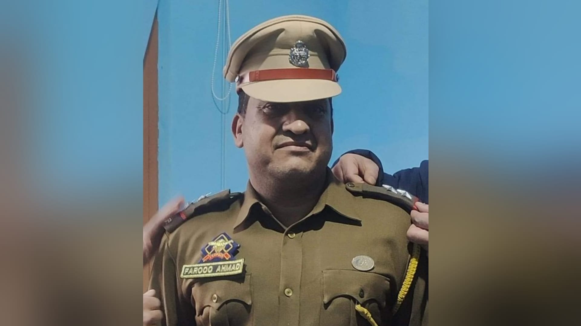 Target killing again in Kashmir, sub-inspector Farooq Ahmad Mir shot dead in pulwama