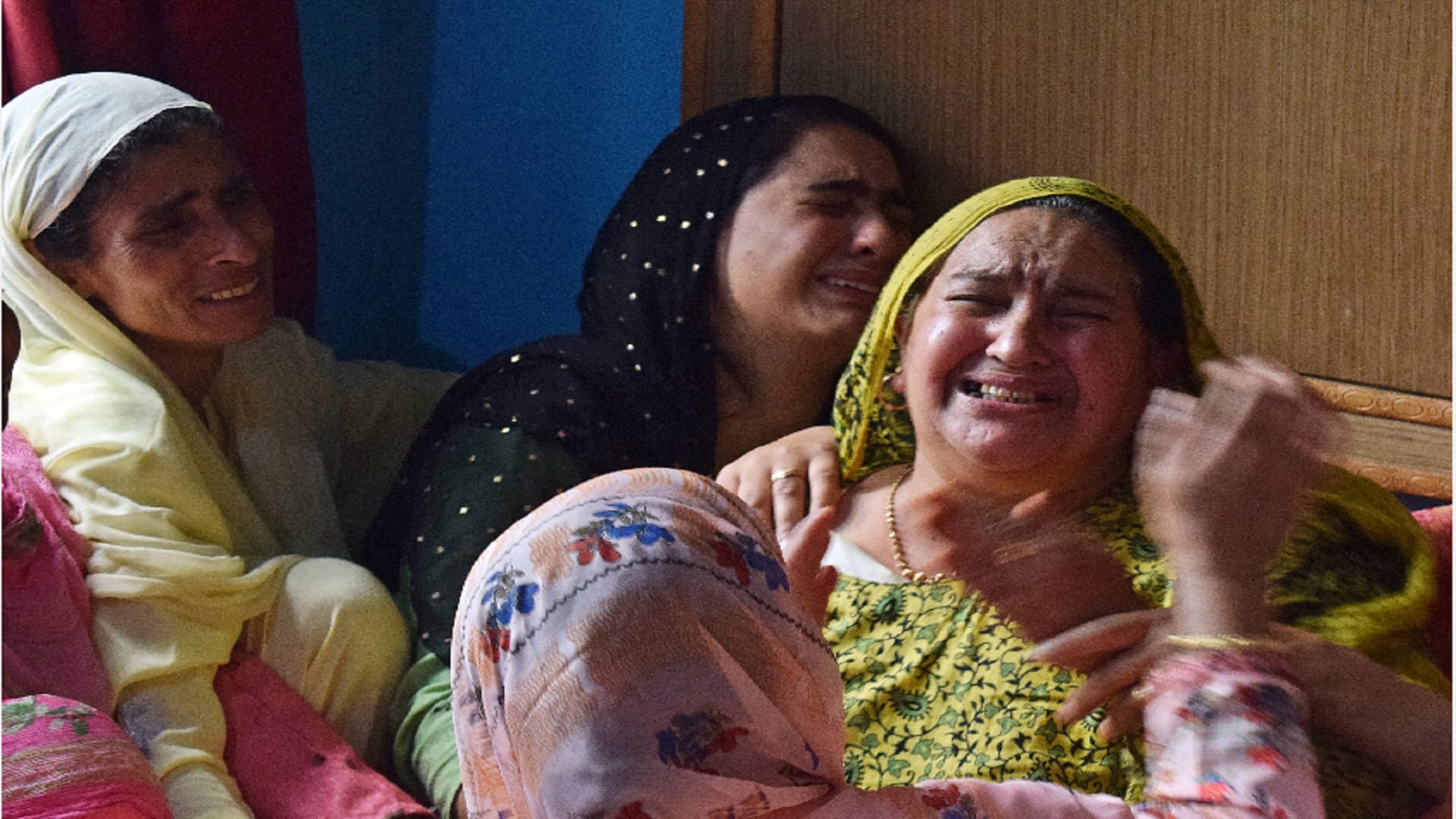 Target killing again in Kashmir, sub-inspector Farooq Ahmad Mir shot dead in pulwama