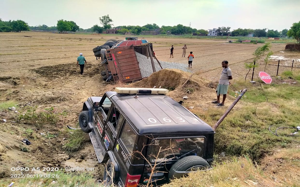 Road accident in varanasi truck collides with Dial 112 PRV on Ring Road Phase 1 two policemen serious