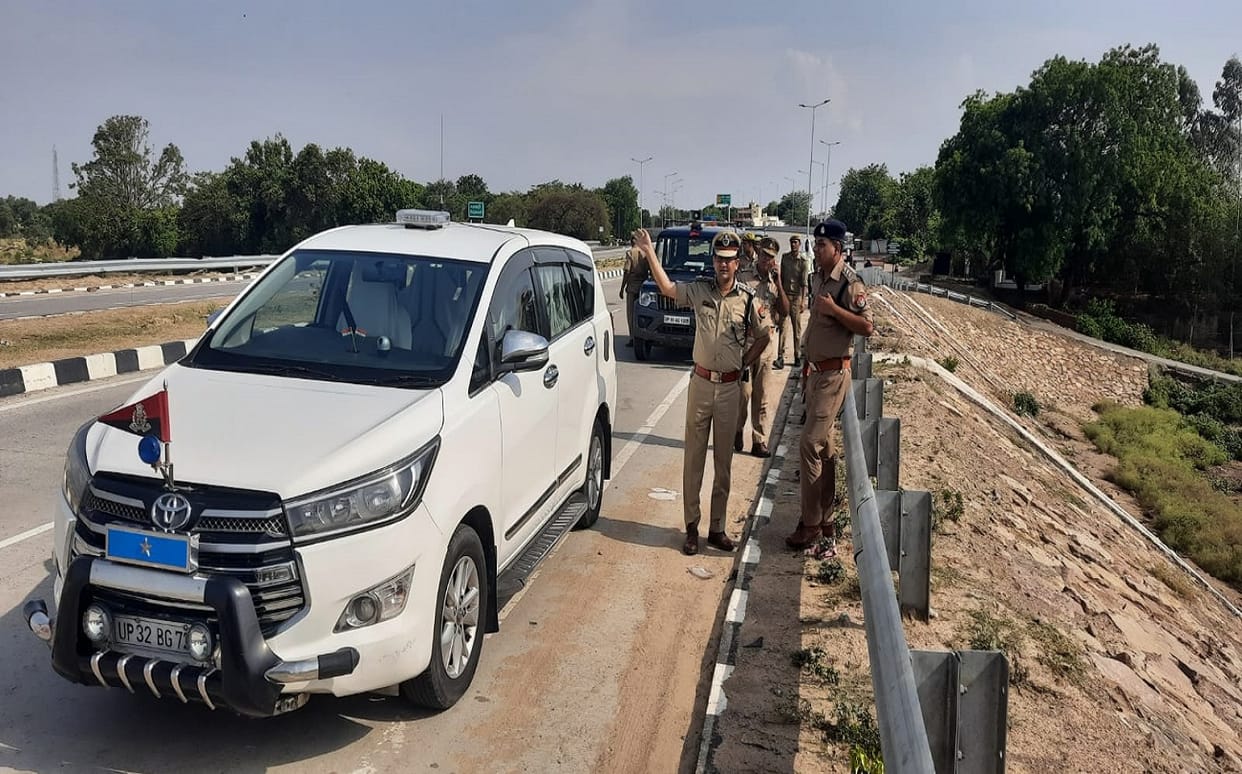 Agnipath Protest Vigilance on roadways and railway stations IG range inspects Varanasi Ghazipur border