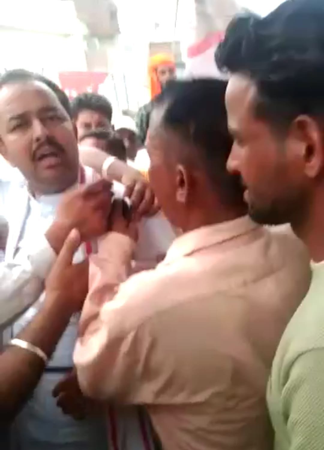 Youth caught casting fake votes in Sector-19, officers arrived