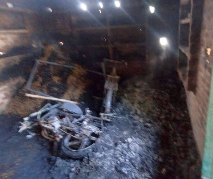 Household of one and a half lakhs burnt to ashes due to fire in the house