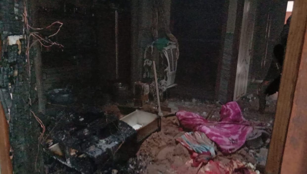 Kitchen fire due to leakage cylinder, stir