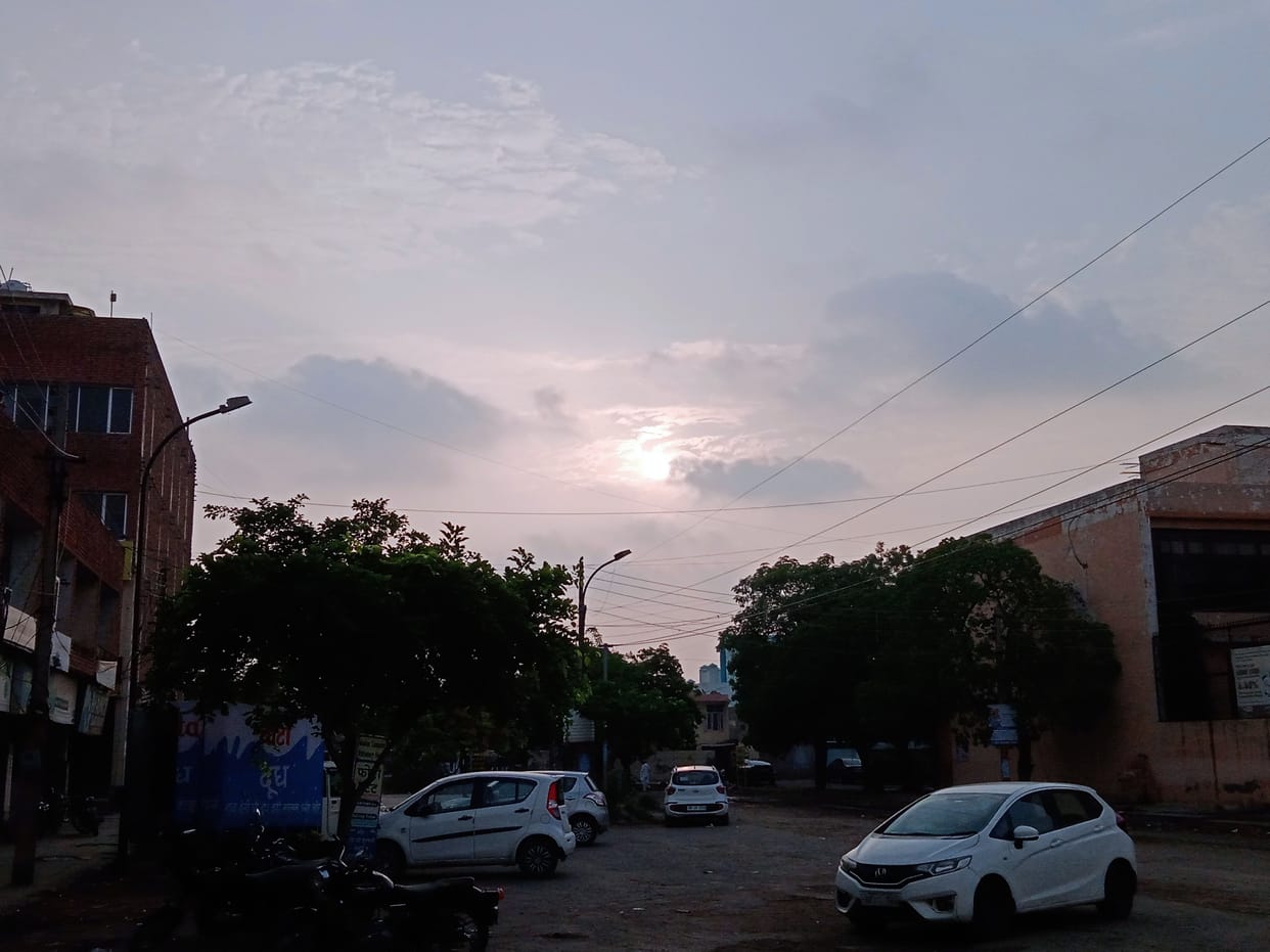 Clouds prevailed throughout the day, the weather became pleasant