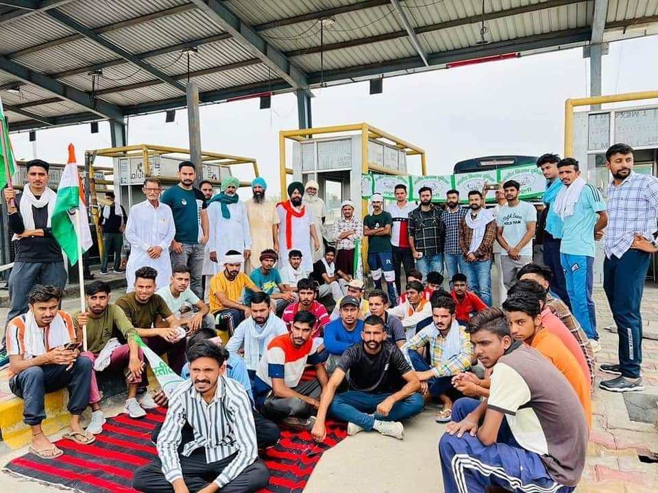 Toll free for three hours in protest against Agneepath, bus returned from Chandigarh and Gurugram, Haryana Express canceled