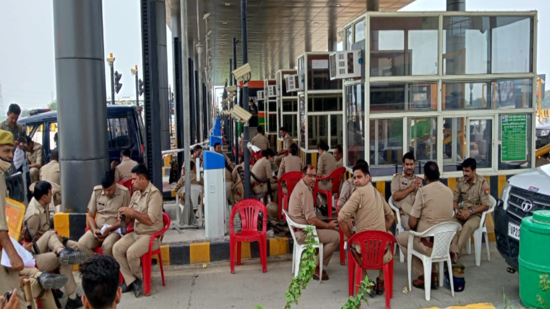 Agnipath Scheme: Youth protest on delhi-meerut expressway, jammed the highway, police force deployed