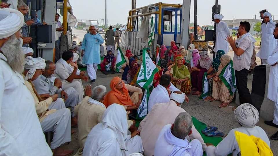 Agnipath Protest Farmers and youth made many toll plazas free in Haryana