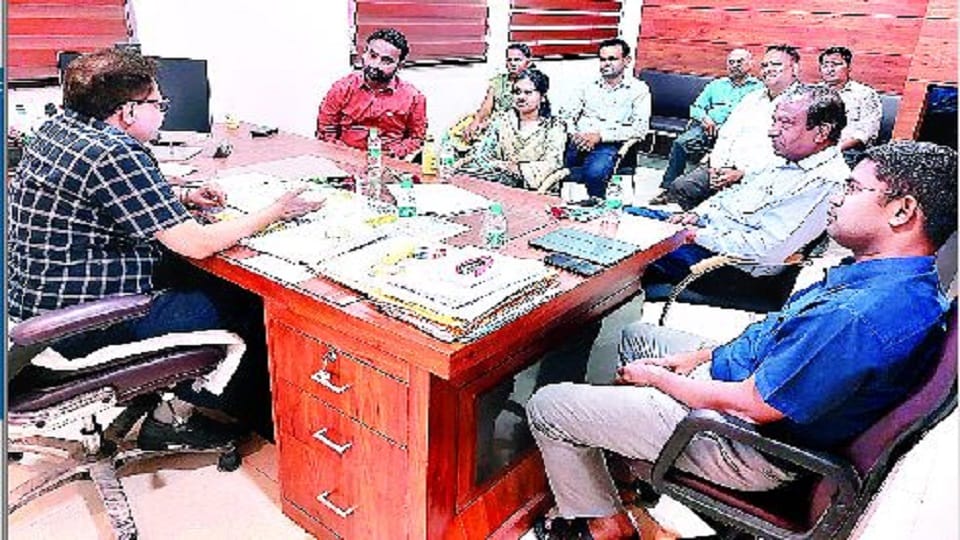 nodal officer of Jalshakti Mission reviewed agriculture irrigation land use in circuit house agra