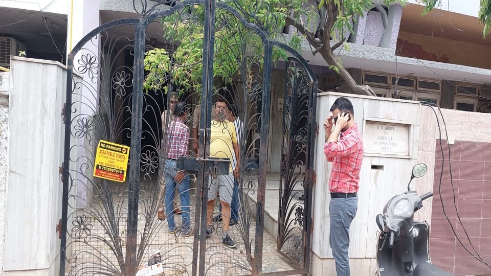 Theft in the businessman's home in Jaipur House agra