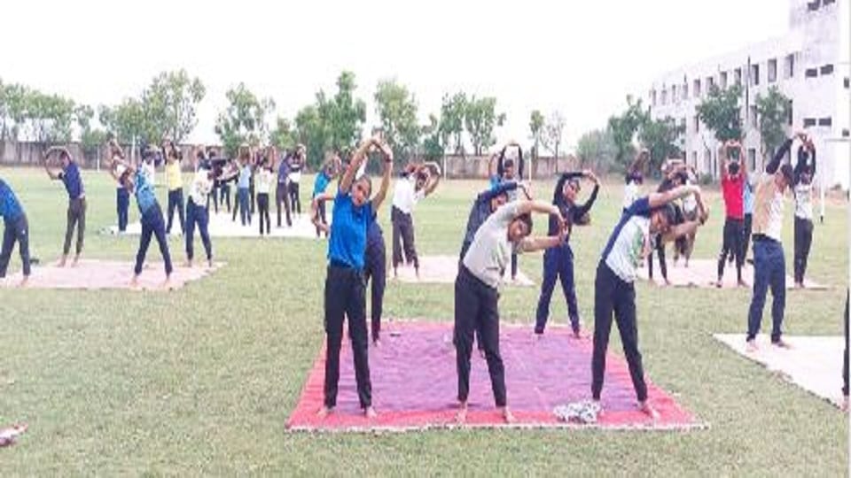 Agra University Yoga class in Chhalesar and Khandari campus big event will be held on 21st june