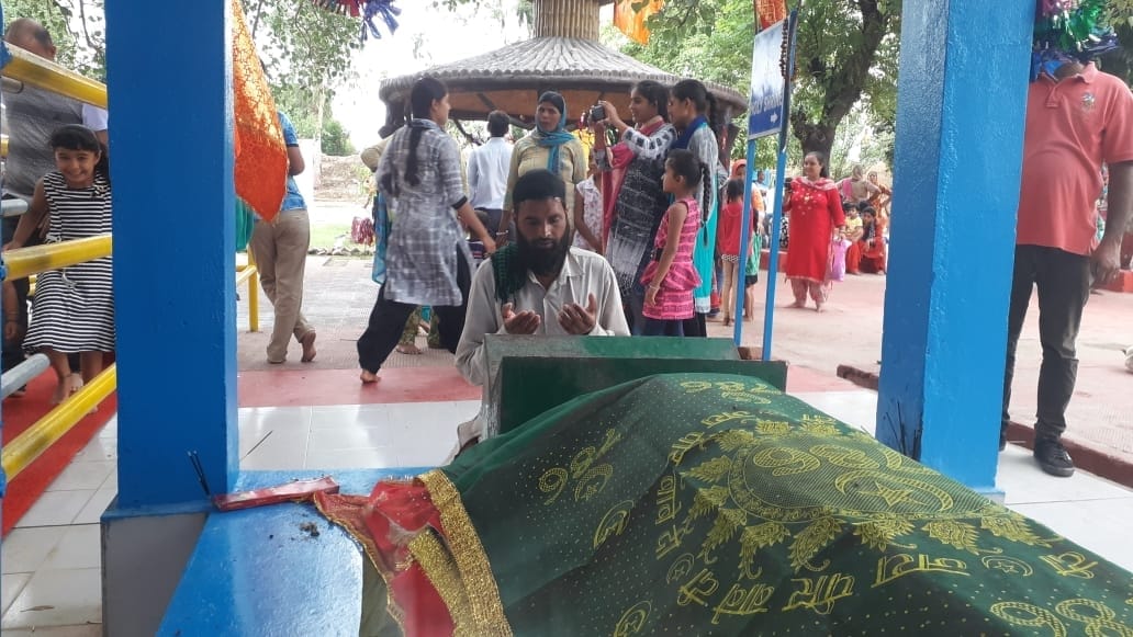 Indo Pak baba Chamliyal Mela to be held on 23 june celebrations across india pakistan border continues Baba Dalip Singh Manhas mela samba ramgarh jammu mela photos