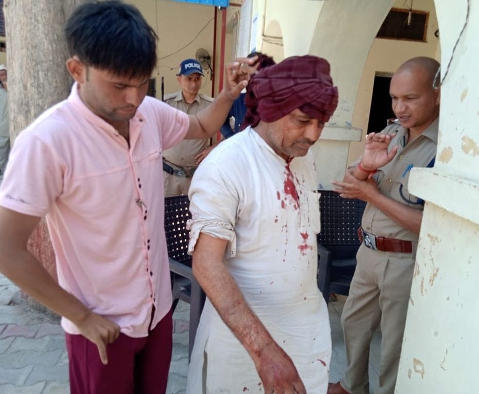 A stampede broke out due to open stone pelting on the road