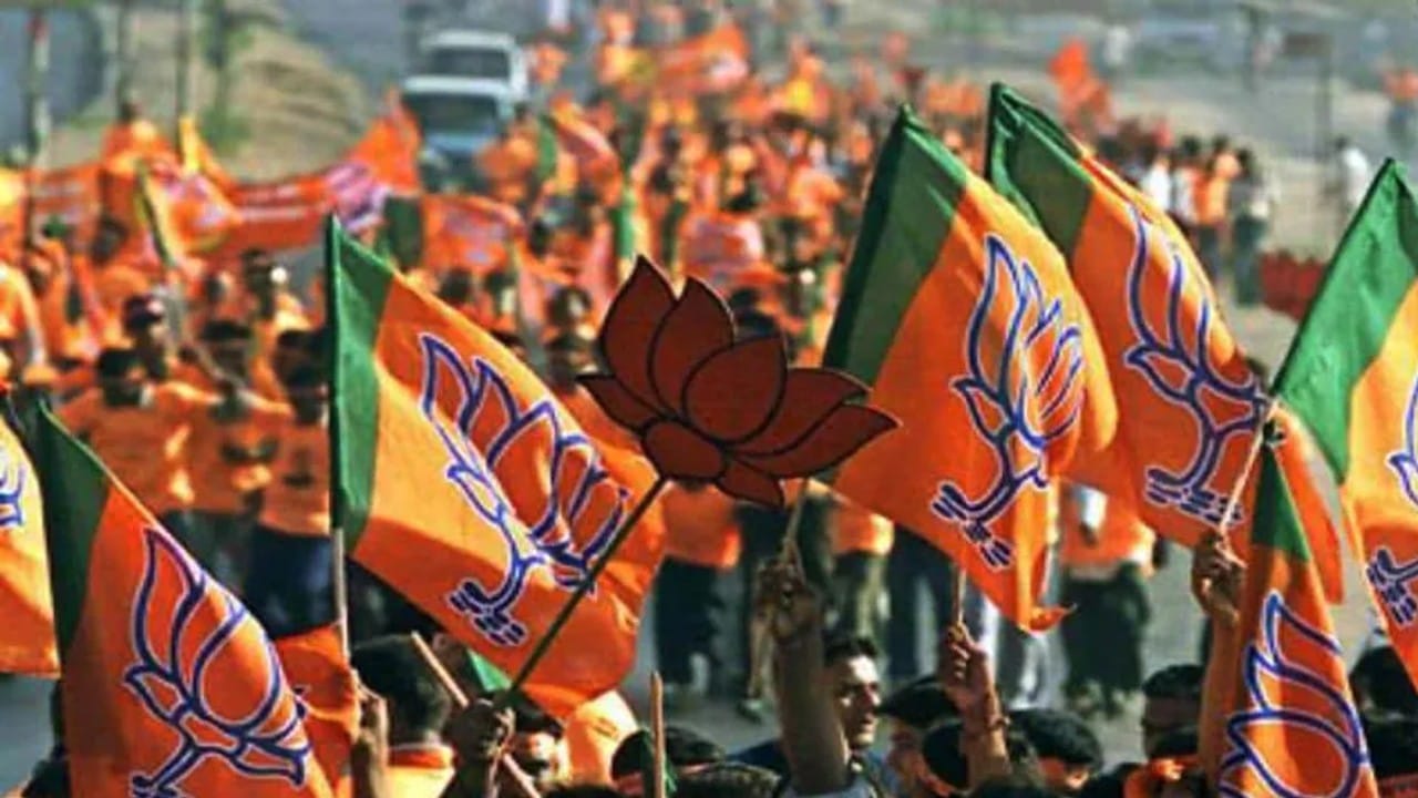 Dewas News: Warm atmosphere in ward 12, independent candidate and supporters assaulted, case filed against supporters of BJP candidate