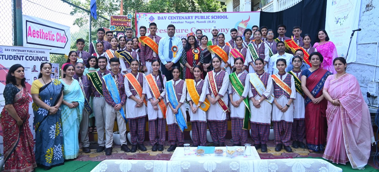vaidehi as Head Girl, Tushar as Head Boy dav, jawahar nagar mandi