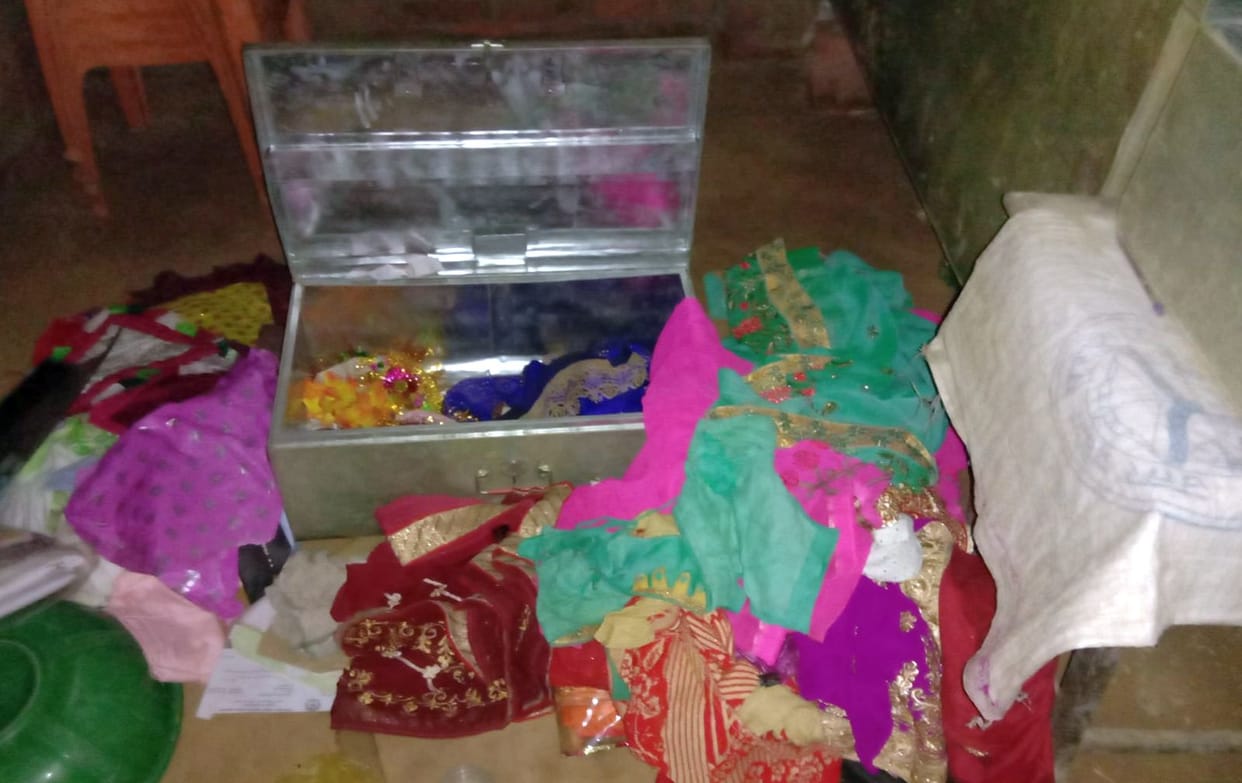 hardoi news,Jewelry-cash theft by breaking the lock of the room