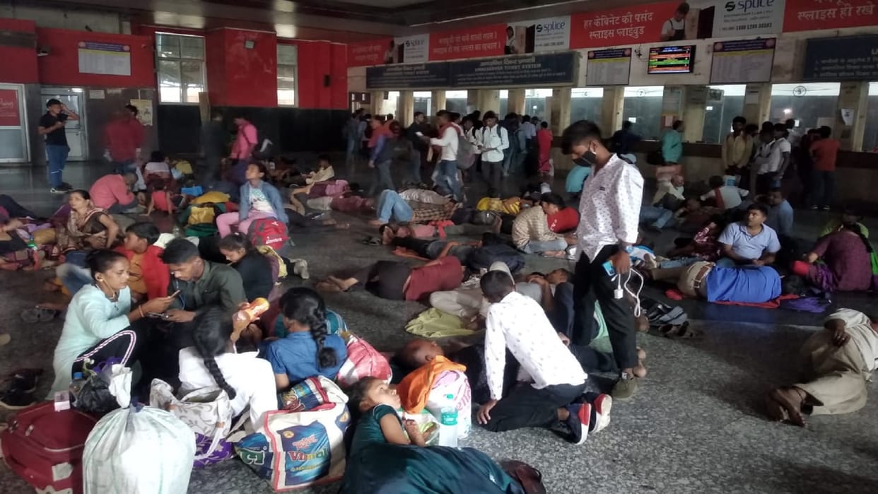 many trains cancelled in Gorakhpur due to Agneepath scheme protest
