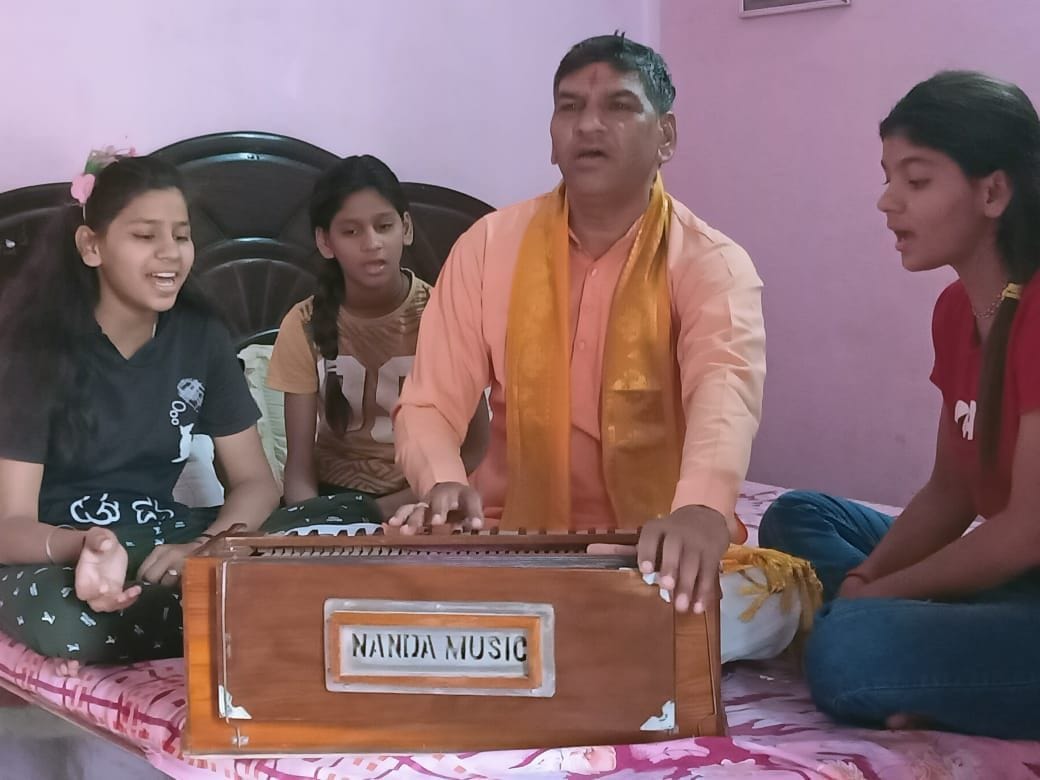 'Bhagwan' engaged in making daughters adept by the practice of classical music