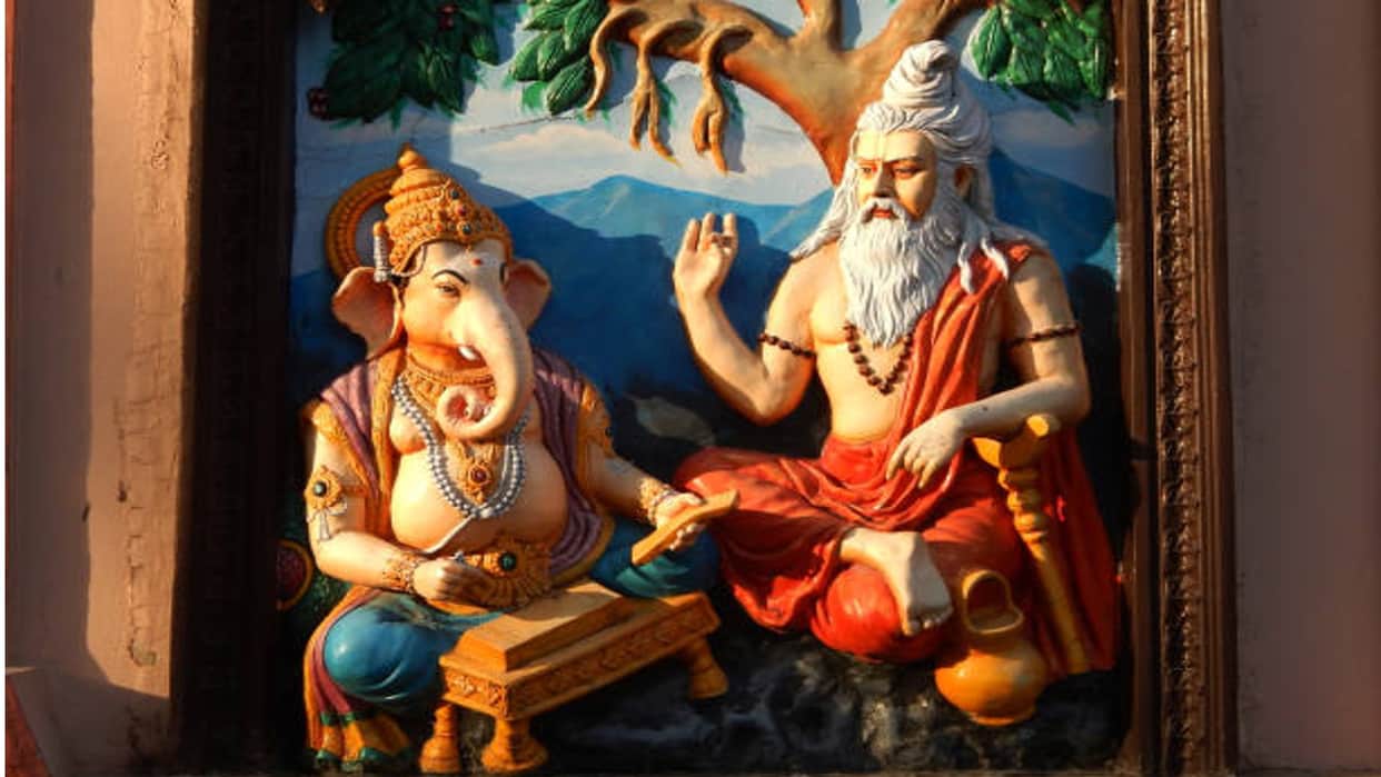Happy Guru Purnima 2022 Never Do These Things In Front Of Guru or Teacher In Hindi