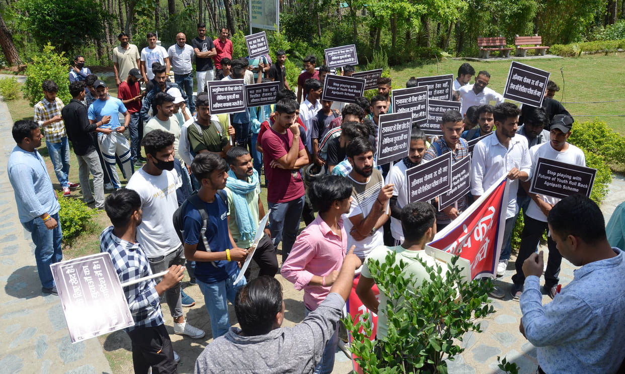 Opposition to Agneepath plan, YuC protested and blocked the road
