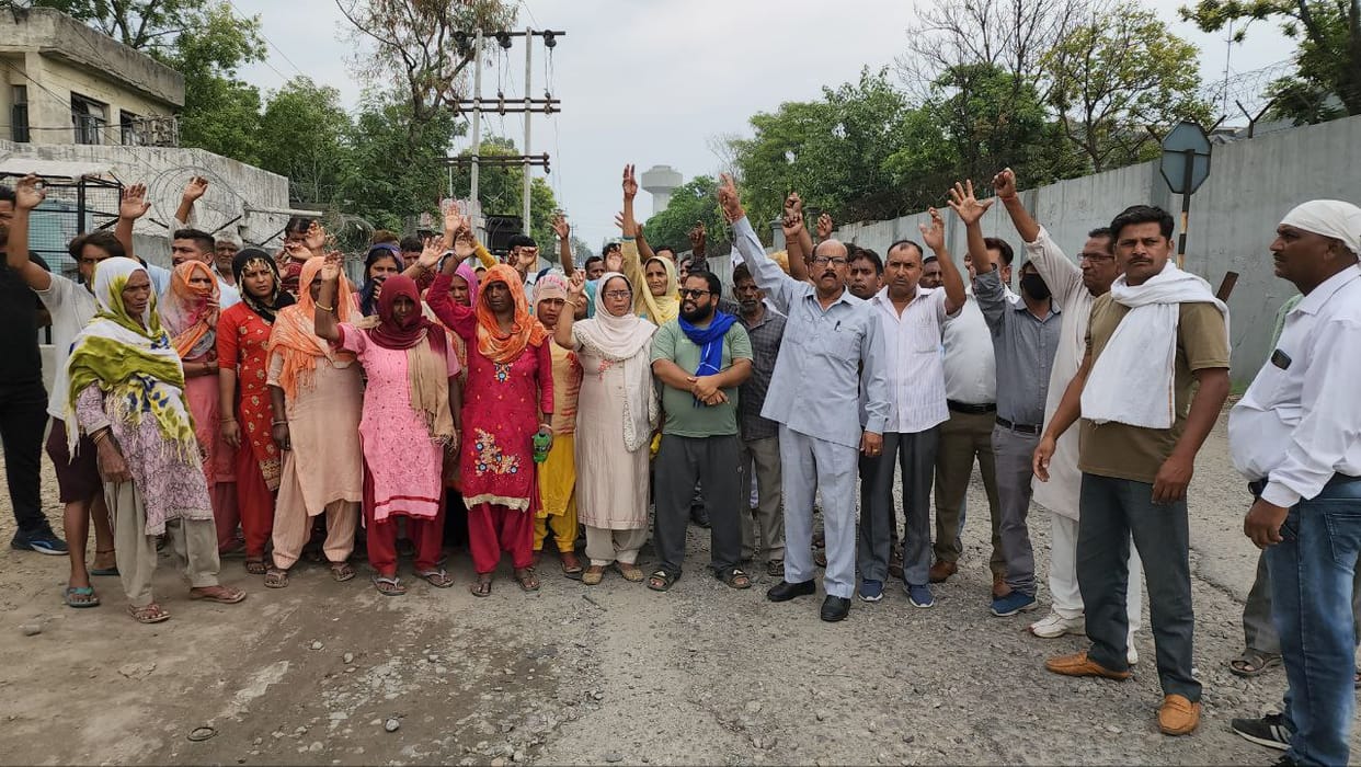 Angry people demonstrated when the kidnapped girl was not recovered