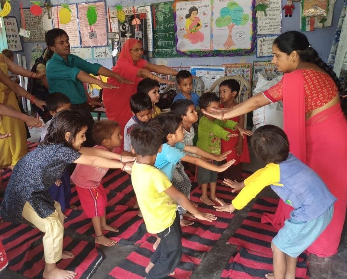 Hathras: Surya Namaskar and butterfly yoga are pleasing to the little ones