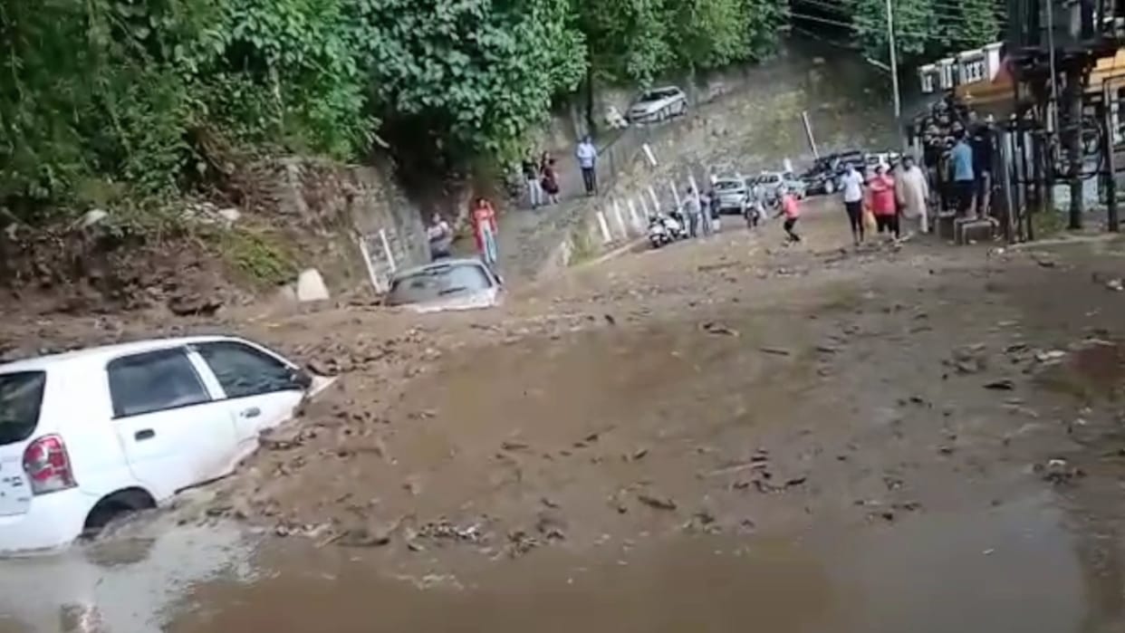 Himachal Weather Update: Cars buried in debris due to heavy rain in Chamba, damage due to hailstorm in Upper Shimla