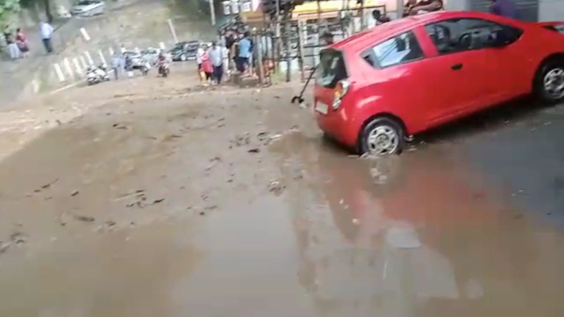 Himachal Weather Update: Cars buried in debris due to heavy rain in Chamba, damage due to hailstorm in Upper Shimla