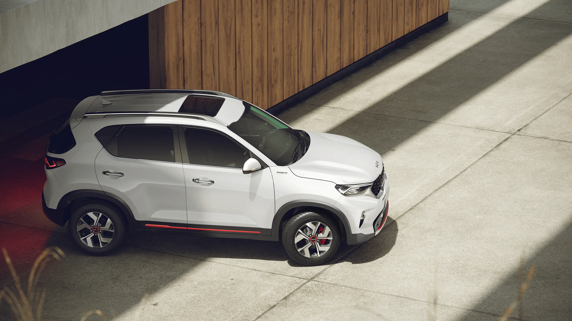 most affordable cars comes with ambient lights, maruti breeza tata altroz hyundai i20 mg hector