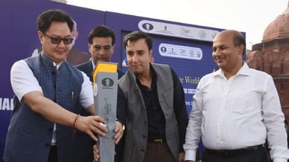 मशाल रिले के दौरान किरण रिजिजू