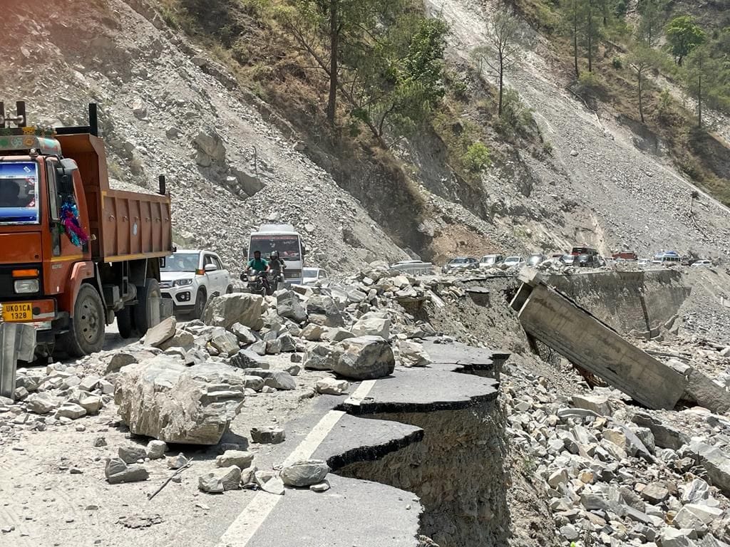 With the construction of two bridges, the susceptible road will shift