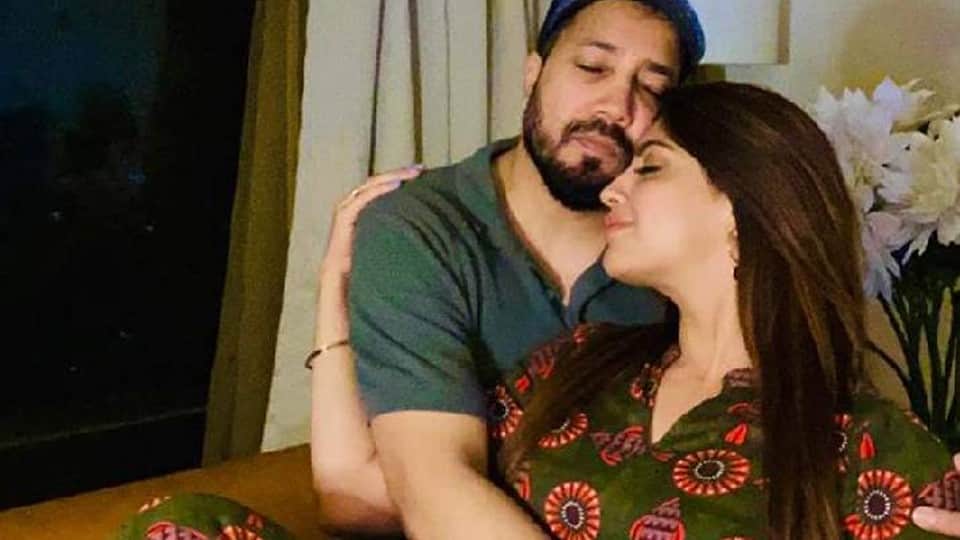 MP News: Mika Singh arrives in Indore to find a bride, meets girls for his show Swayamvar Mika: The Vote