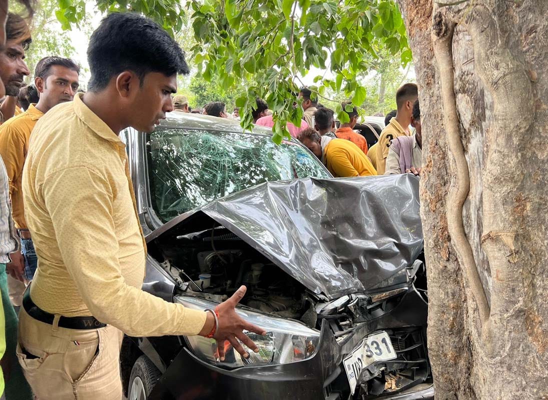 Uncontrolled car collides with tree, two killed